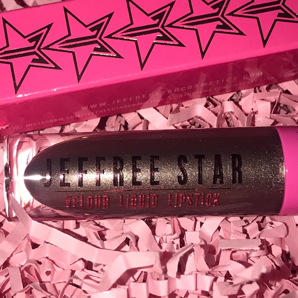 📦MOVING SALE📦 🆕🖤 “Restraints” Liquid Lipstick - Picture 4 of 6